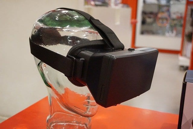 Okulary VR na manekinie. 