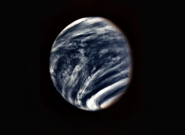 Planeta Wenus na czarnym tle. 
