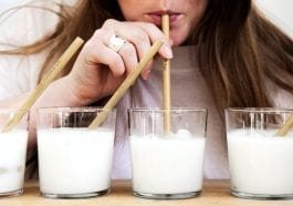 Domowe mleko roślinne: 5 przepisów krok po kroku i porównanie