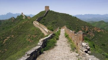 Zniszczenia Wielkiego Muru Chińskiego.