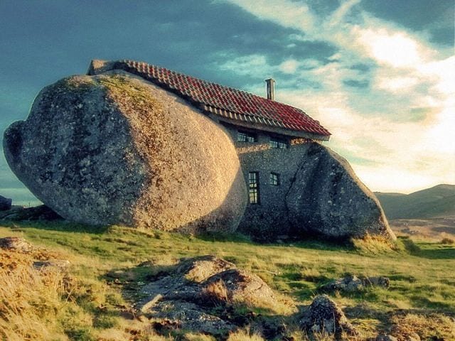 Dom z kamieni.