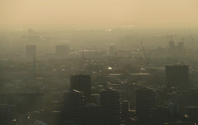 Polska źle wypadła w rankingu Smog nad miastem.