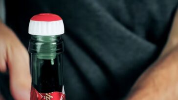 Czerwona końcówka od szampana - niewiarygodne do czego służy