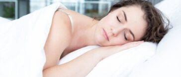 Ta pozycja podczas snu szkodzi twojemu zdrowiu. Sprawdź, jak prawidłowo spać