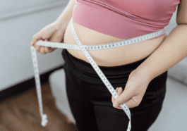 Brzuch insulinowy: co to jest, objawy, badania i dieta przy IO