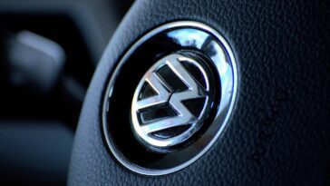 Volkswagen: ikona niezawodności i stylu. Czy warto sprowadzić auto z USA?