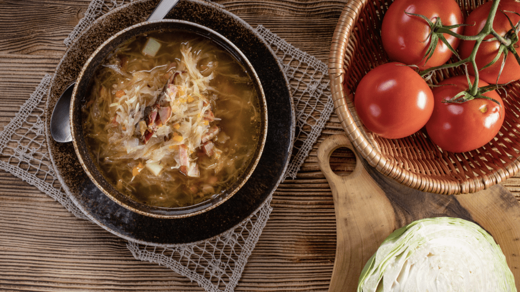 Kapuśniak kcal – ile kalorii ma tradycyjna zupa z kapusty?