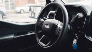 Jaki model auta warto wybrać w wypożyczalni na weekendowy wypad?