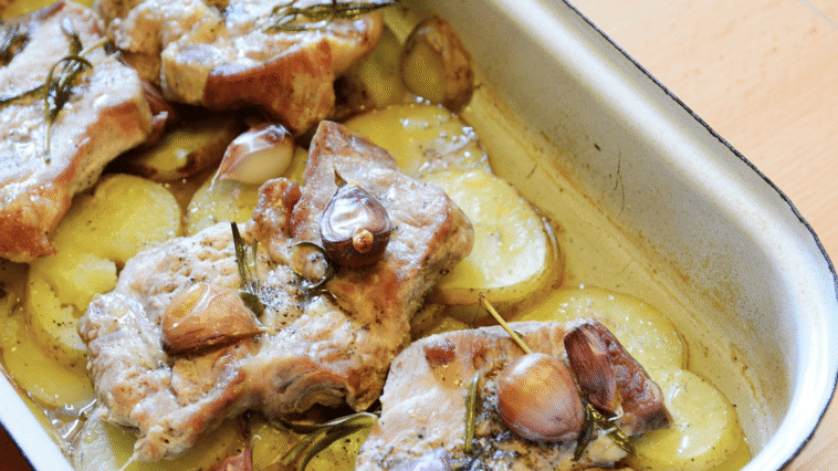 Soczysta karkówka pieczona w plastrach