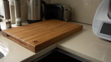 Drewniana deska do krojenia – świetny pomysł na świąteczny prezent