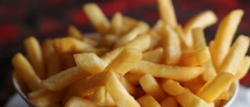 Ziemniaki owinięte w boczek. Prosta przekąska, która wygrywa każdą imprezę