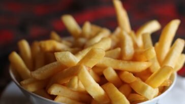 Ziemniaki owinięte w boczek. Prosta przekąska, która wygrywa każdą imprezę