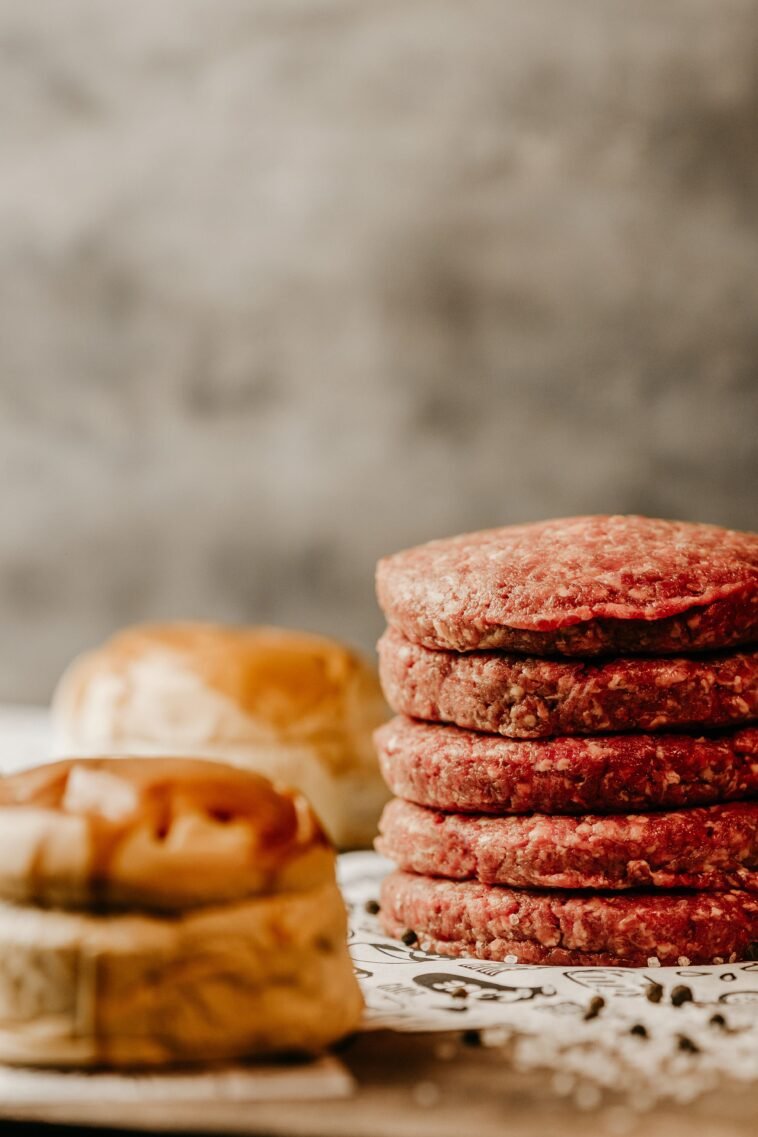 E. coli w jedzeniu. Jeden niedopieczony burger może skończyć się szpitalem E. coli w jedzeniu. Jeden niedopieczony burger może skończyć się szpitalem