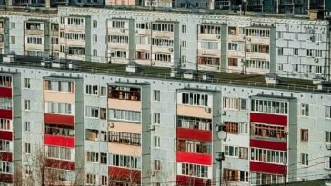 Osiedle bloków z wielkiej płyty z lotu ptaka