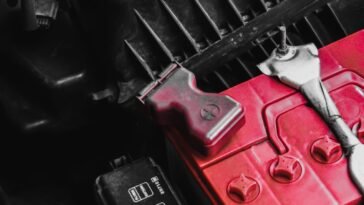 Rozrusznik kręci wolniej niż w sierpniu. To ostatnie ostrzeżenie, zanim auto stanie na dobre