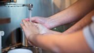 Pies tylko musnął zębami, kot zostawił ślad wielkości główki od szpilki. To ta druga rana częściej kończy się w szpitalu