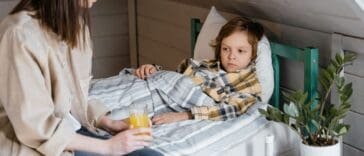 Zaczyna się jak zwykły katar, a po trzech dniach niemowlę oddycha 60 razy na minutę. Ten wirus co roku zabiera do szpitala 15 tysięcy polskich dzieci