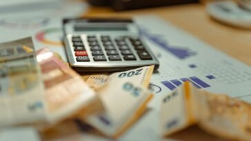 Jak lepiej kontrolować domowy budżet? Funkcje, które pomagają pilnować wydatków