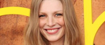 Hunter Schafer uśmiechnięta na premierze filmu