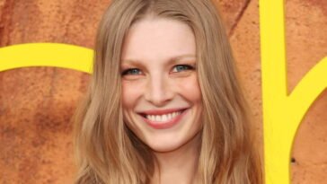 Hunter Schafer uśmiechnięta na premierze filmu