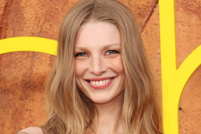 Hunter Schafer z „Euforii” przeszła operację korekty płci. Gwiazda zdradziła, dlaczego się zdecydowała Hunter Schafer uśmiechnięta na premierze filmu
